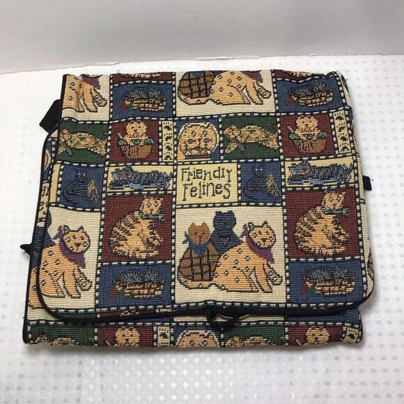 Vintage Totes Friendly Felines Tapestry Hanging Jewelry/Accessory/Garment Bag - Picture 2 of 5